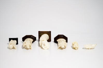 Six figures en ivoire sculpt&eacute;, Inde et Chine, d&eacute;but du 20&egrave;me