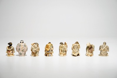 Achttien Japanse en Chinese ivoren netsuke, 19/20e eeuw