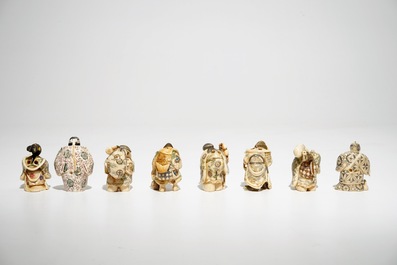 Dix-huit netsuke en ivoire sculpt&eacute;, Chine et Japon, 19/20&egrave;me