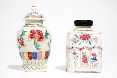 Deux bo&icirc;tes &agrave; th&eacute; en porcelaine de Chine famille rose, Yongzheng/Qianlong