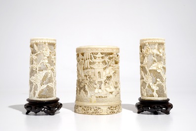 Trois porte-pinceaux en ivoire sculpt&eacute;, Chine, Canton, 19&egrave;me et 20&egrave;me