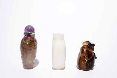 Three Chinese stone snuff bottles, 19/20th C.