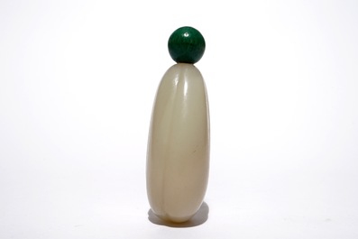 A Chinese lobed jade snuff bottle, 19th C.