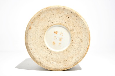 Un grand pot &agrave; pinceaux en porcelaine de Chine qianjiang cai, 19/20&egrave;me