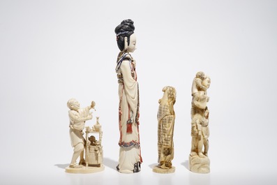 Quatre figures et okimono en ivoire et os sculpt&eacute;, Chine et Japon, 19/20&egrave;me