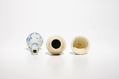 A Chinese blue and white cylindrical box and cover, a Hatcher cargo bottle vase and a saucer, Ming and Transitional period