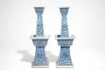 Five Chinese blue and white candlesticks, 19/20th C.