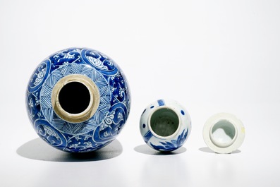 Two Chinese blue and white vases and a pair of plates, Kangxi