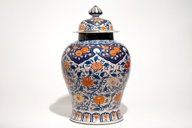 A large Chinese Imari style baluster jar and cover, 18/19th C.