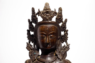 Een grote bronzen figuur van Boeddha Dipankara, Nepal, 18/19e eeuw