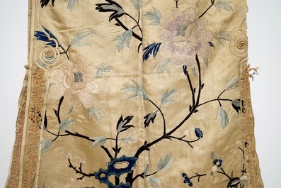 A Chinese embroidered silk woman&rsquo;s robe, late Qing or early Republic