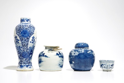 Een lot gevarieerd Chinees blauwwit porselein, 19e eeuw