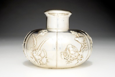 A Chinese silver tea caddy and an openworked dragon tazza, 19/20th C.