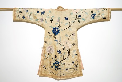 A Chinese embroidered silk woman&rsquo;s robe, late Qing or early Republic