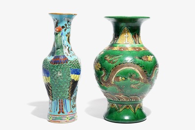 Een Chinese Dayazhai-stijl vaas met twee feniksen en een groen-geglazuurde drakenvaas, 19/20e eeuw