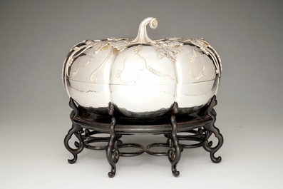 A fine large Chinese silver pumpkin-shaped condiments box and cover, Qing Yun, Tientsin, 18/19th C.