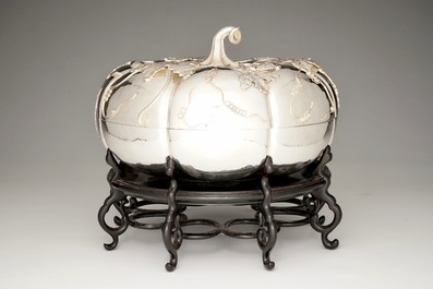 A fine large Chinese silver pumpkin-shaped condiments box and cover, Qing Yun, Tientsin, 18/19th C.
