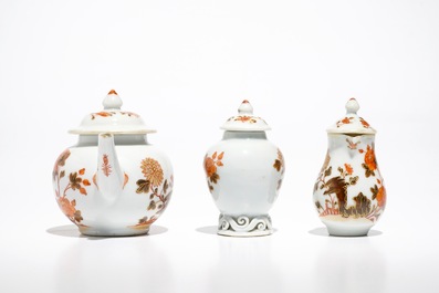 Un service &agrave; th&eacute; miniature de 32 pi&egrave;ces en porcelaine de Chine lait et sang, Qianlong