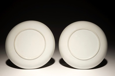 Une paire de coupes aux perroquets en porcelaine de Chine coquille d'oeuf des "Ateliers Pronk", Yongzheng/Qianlong