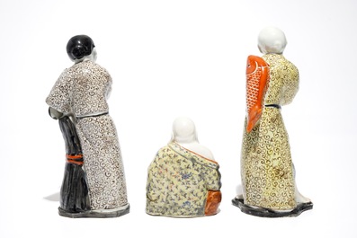 Three Chinese famille rose figures, three wall vases and four cylindrical boxes, 19/20th C.