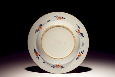 Un grand plat, deux plats et dix-sept assiettes en porcelaine de Chine verte-Imari, Kangxi/Yongzheng