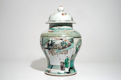 Un vase couvert de style Kangxi en porcelaine de Chine famille verte, 19/20&egrave;me
