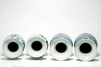 Deux paires de vases en porcelaine de Chine bleu et blanc, dont un sur fond c&eacute;ladon, 19&egrave;me