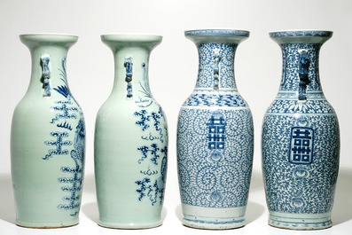 Deux paires de vases en porcelaine de Chine bleu et blanc, dont un sur fond c&eacute;ladon, 19&egrave;me