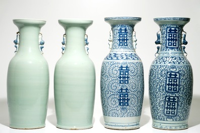 Twee paar Chinese blauwwitte vazen, &eacute;&eacute;n met celadon fondkleur, 19e eeuw