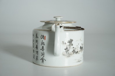 Een Chinese qianjiang cai theepot, Tongzhi merk, 19/20e eeuw