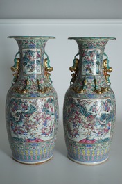 A pair of very large Chinese famille rose vases with war scenes, 19th C.