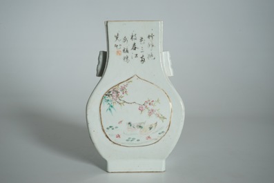 Un vase de forme fanghu en porcelaine de Chine qianjiang cai, 19/20&egrave;me