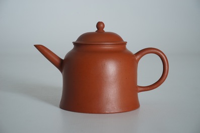 A Chinese Yixing stoneware teapot, signed, 19th C.
