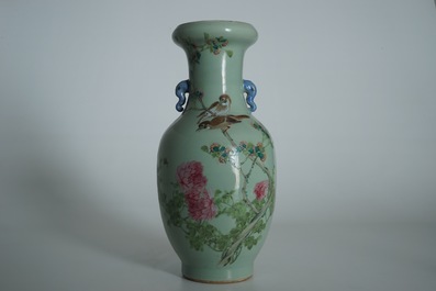 Een Chinese qianjiang cai vaas met celadon fond en olifanten als handgrepen, 19/20e eeuw