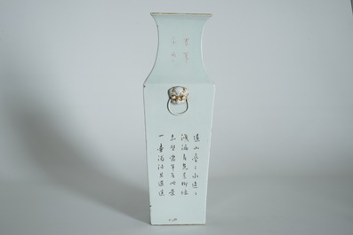 Een Chinese vierkante qianjiang cai vaas, rood merk, 19/20e eeuw