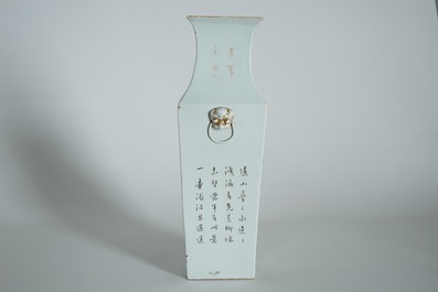 Un vase de forme carr&eacute; en porcelaine de Chine qianjiang cai, marque en rouge, 19/20&egrave;me