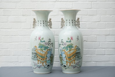 A pair of tall Chinese famille rose vases with figures and antiquities, 19/20th C.