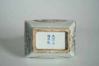 A Chinese qianjiang cai fanghu vase, 19/20th C.