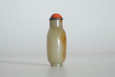 A Chinese brown jade snuff bottle, 19th C.