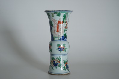Un vase en porcelaine de Chine wucai de forme gu, Shunzhi, &eacute;poque Transition