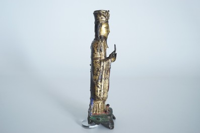 Een Chinese deels vergulde en polychrome bronzen figuur van Wenchang Dijun, Ming