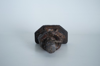 Un mod&egrave;le de Wenchang Dijun en bronze dor&eacute; et polychrom&eacute; sur socle en bois, Chine, Ming