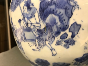 Een Chinese blauwwitte balustervaas met figuratief decor, Transitie periode