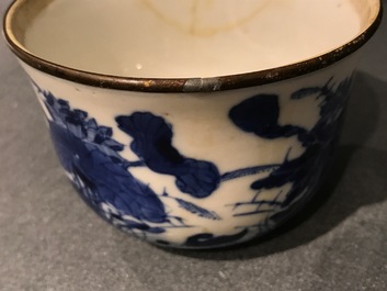 Une paire de bols &quot;Bleu de Hue&quot; en porcelaine de Chine pour le march&eacute; vietnamois, marque Yu, 19/20&egrave;me