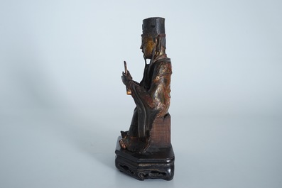 Een Chinese deels vergulde en polychrome bronzen figuur van Wenchang Dijun op houten sokkel, Ming
