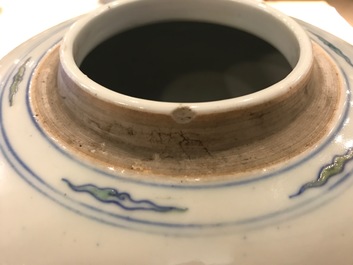 Een Chinese doucai gemberpot, Chenghua merk, Kangxi of later