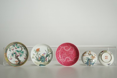 Three Chinese famille rose cups, two saucers and a seal paste box, 19/20th C.