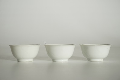 Trois tasses et soucoupes en porcelaine blanc de Chine &agrave; d&eacute;cor anhua, Yongzheng/Qianlong