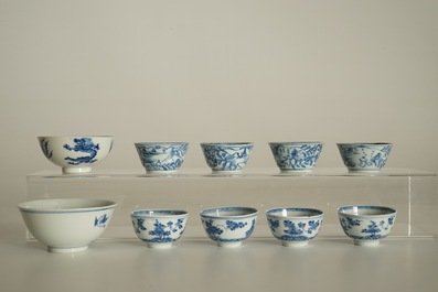 Acht Chinese blauwwitte koppen en schotels en twee kommen, Kangxi en later