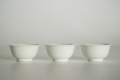 Trois tasses et soucoupes en porcelaine blanc de Chine &agrave; d&eacute;cor anhua, Yongzheng/Qianlong